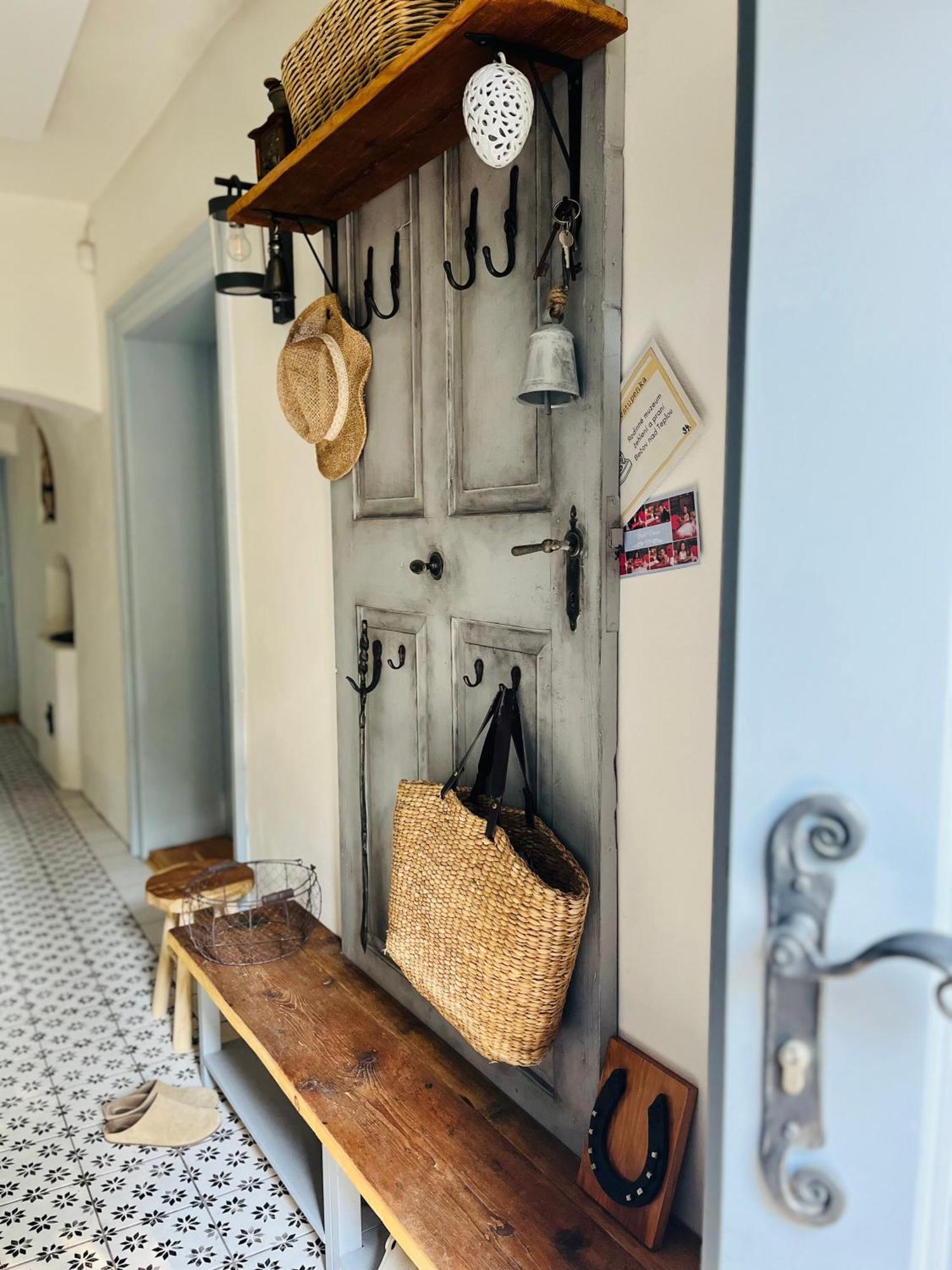 Na Nebi 187 Aparthotel Becov nad Teplou Ngoại thất bức ảnh